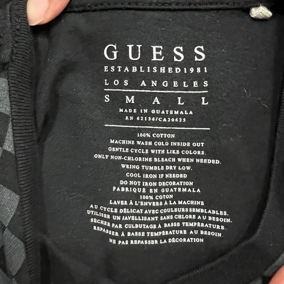 Men’s Guess Tshirt - Picture 3 of 3